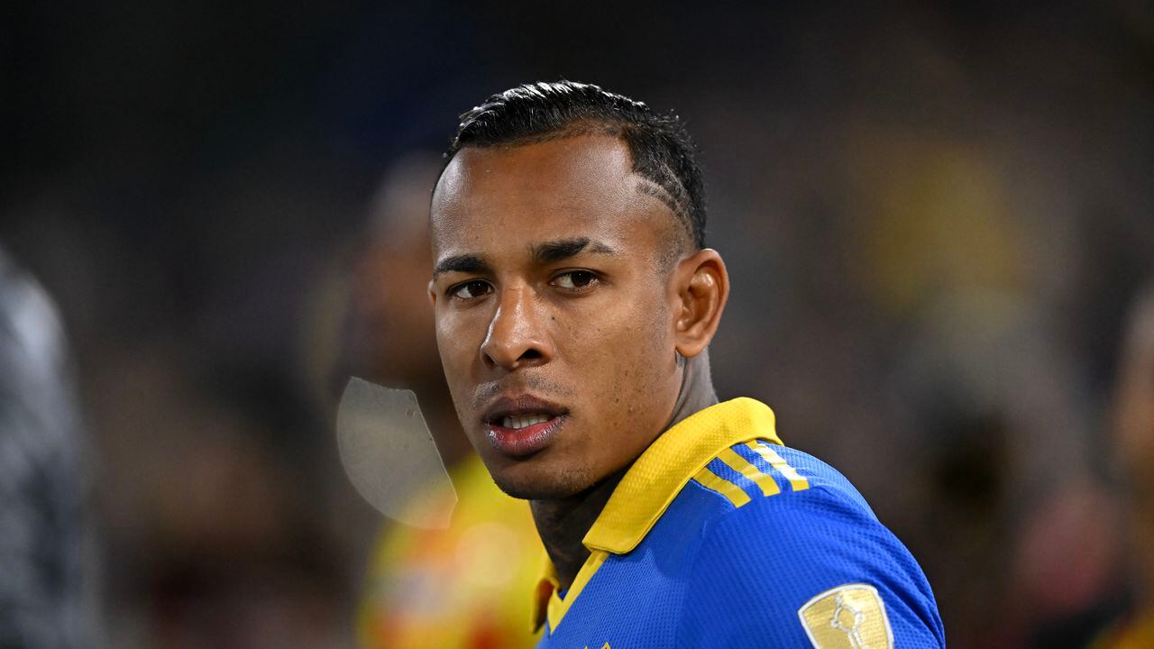 Boca Juniors' Colombian forward Sebastian Villa gestures during the Copa Libertadores group stage football match between Boca Juniors and Deportivo Pereira at La Bombonera stadium in Buenos Aires on April 18, 2023. (Photo by Luis ROBAYO / AFP)