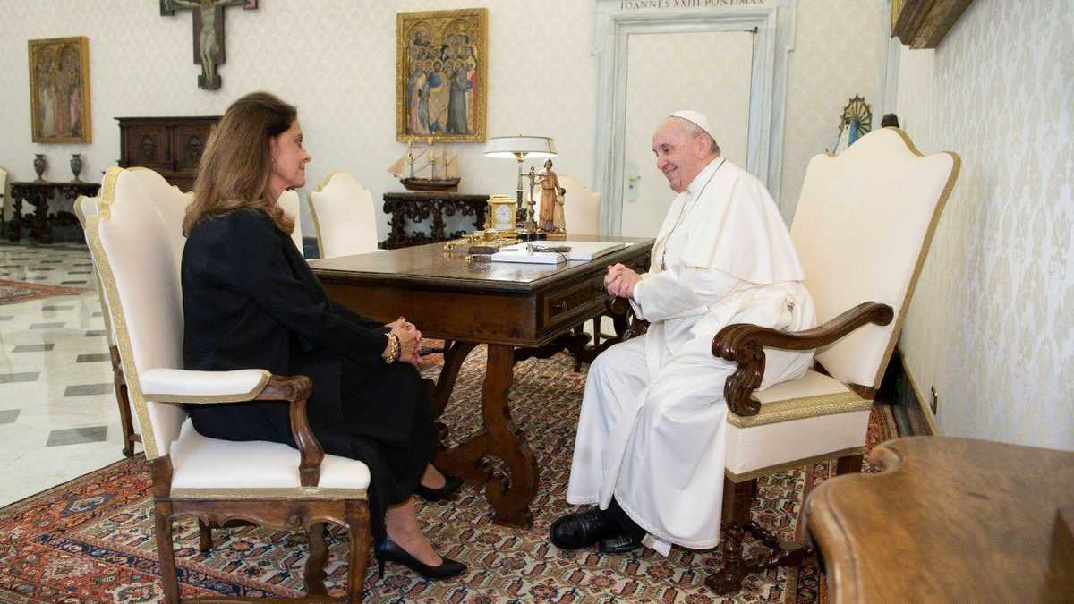 La Vicepresidenta se reúne con el papa en el Vaticano