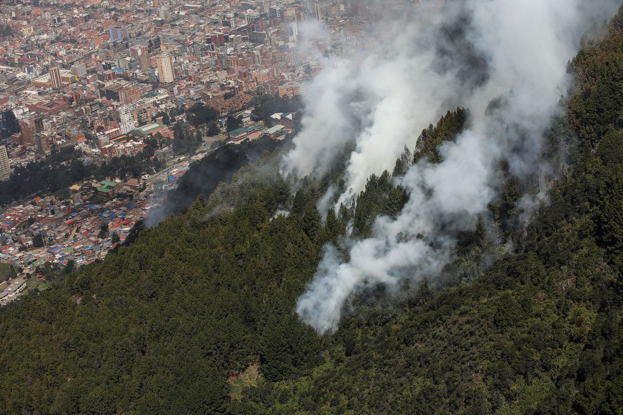 Imágenes aéreas de los incendios en la ciudad de Bogotá