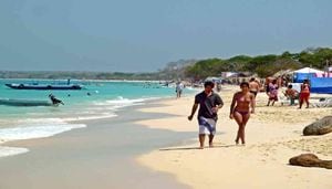 El exceso de turistas viene generando impactos negativos en el ecosistema de Playa Blanca en Cartagena. Foto: David Shankbone/Wikipedia.