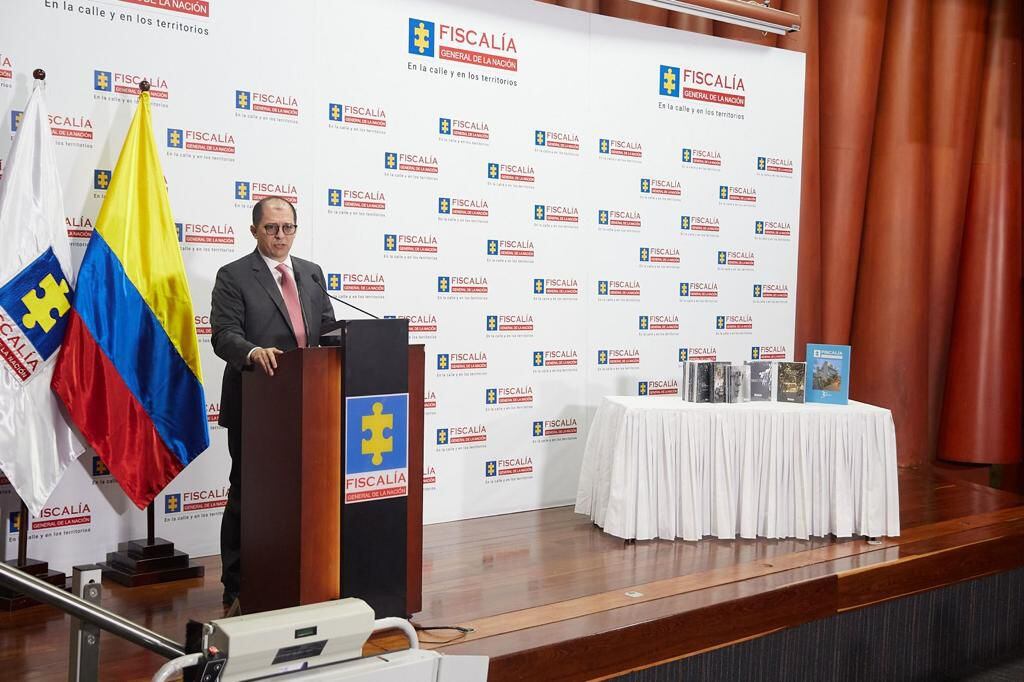 Fiscal Francisco Barbosa lanzó el libro de la Fiscalía, una recopilación histórica de la entidad en el aniversario número 30