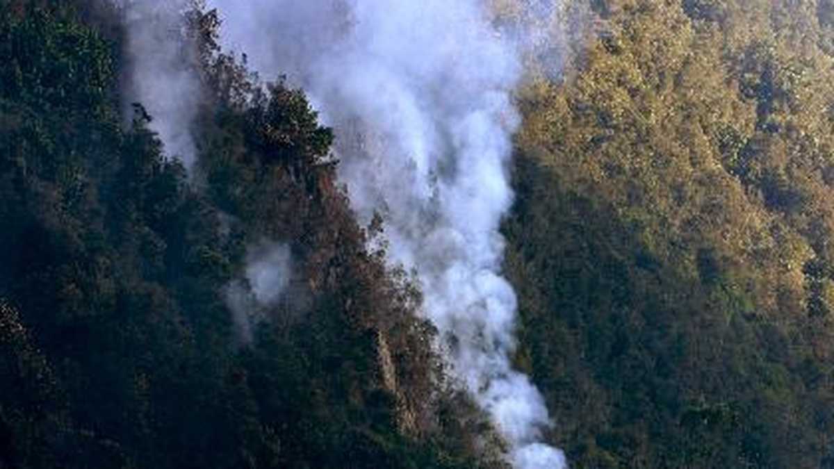 Incendios como estos presentados en el 2004 en los cerros de la vía que conduce de Bogotá a el municipio de la Calera han afectado seriamente a varias zonas del país.