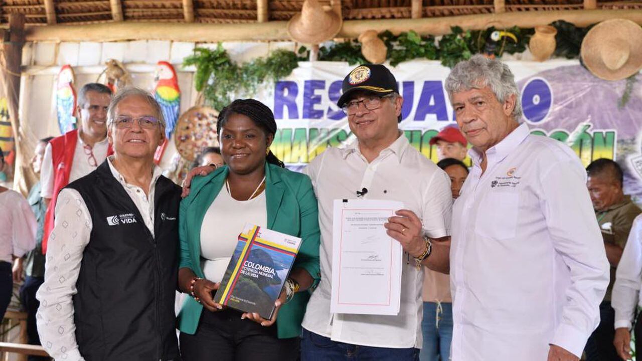 Desde la selva del Guainía, el presidente Petro sanciona el Plan Nacional de Desarrollo.