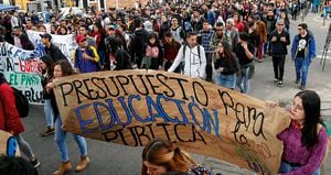 En paros y protestas estudiantiles es usual que se exija educación superior pública sin ningún costo. Con la pandemia, se evidenció que la gratuidad sí es viable.