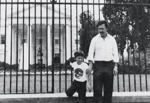 Cuando Pablo Escobar mandó a matar al ministro Rodrigo Lara hace 25 años, el hijo de este, el hoy senador, tenía ocho años. Y pensaba que sólo era cuestión de crecer para vengar la muerte de su padre. Juan Pablo Escobar, el hijo del capo, tenía dos años menos. Aquí, en una visita a Washington. 