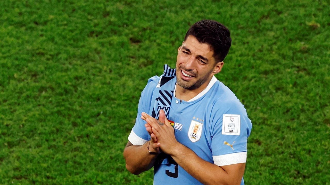 Soccer Football - FIFA World Cup Qatar 2022 - Group H - Ghana v Uruguay - Al Janoub Stadium, Al Wakrah, Qatar - December 2, 2022 Uruguay's Luis Suarez looks dejected after the match as Uruguay are eliminated from the World Cup REUTERS/Albert Gea     TPX IMAGES OF THE DAY