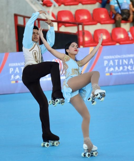 María Muñoz y Jeshua Folleco, oro en el Mundial de patinaje artístico.