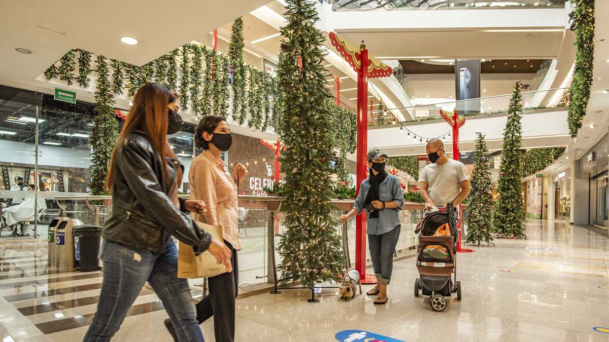 Centros comerciales reforzarán los equipos de trabajo para monitorear el aforo durante la temporada de compras navideñas.