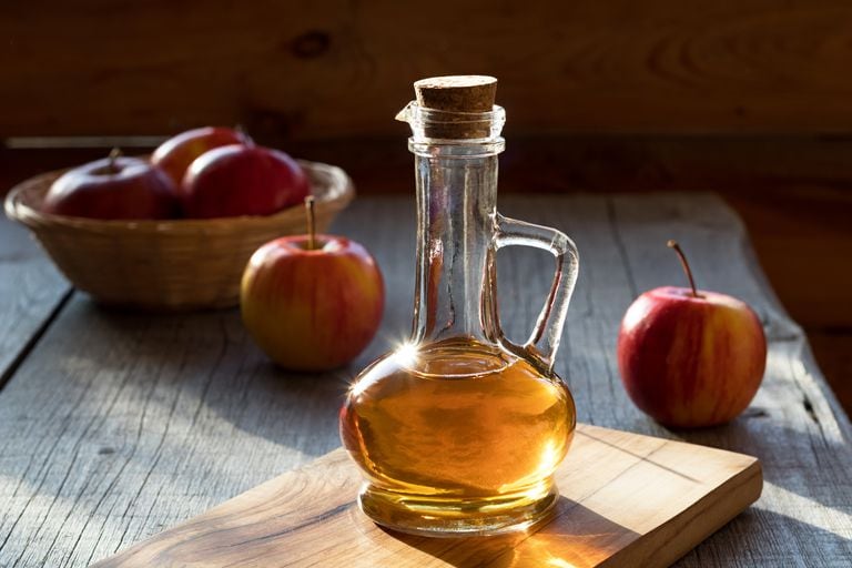 El vinagre de manzana es usado en la gastronomía y medicina.