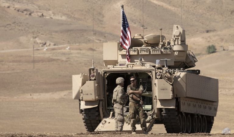 Las tropas estadounidenses apoyan también a las Fuerzas Democráticas Sirias, el ejército de facto de los kurdos en la región.