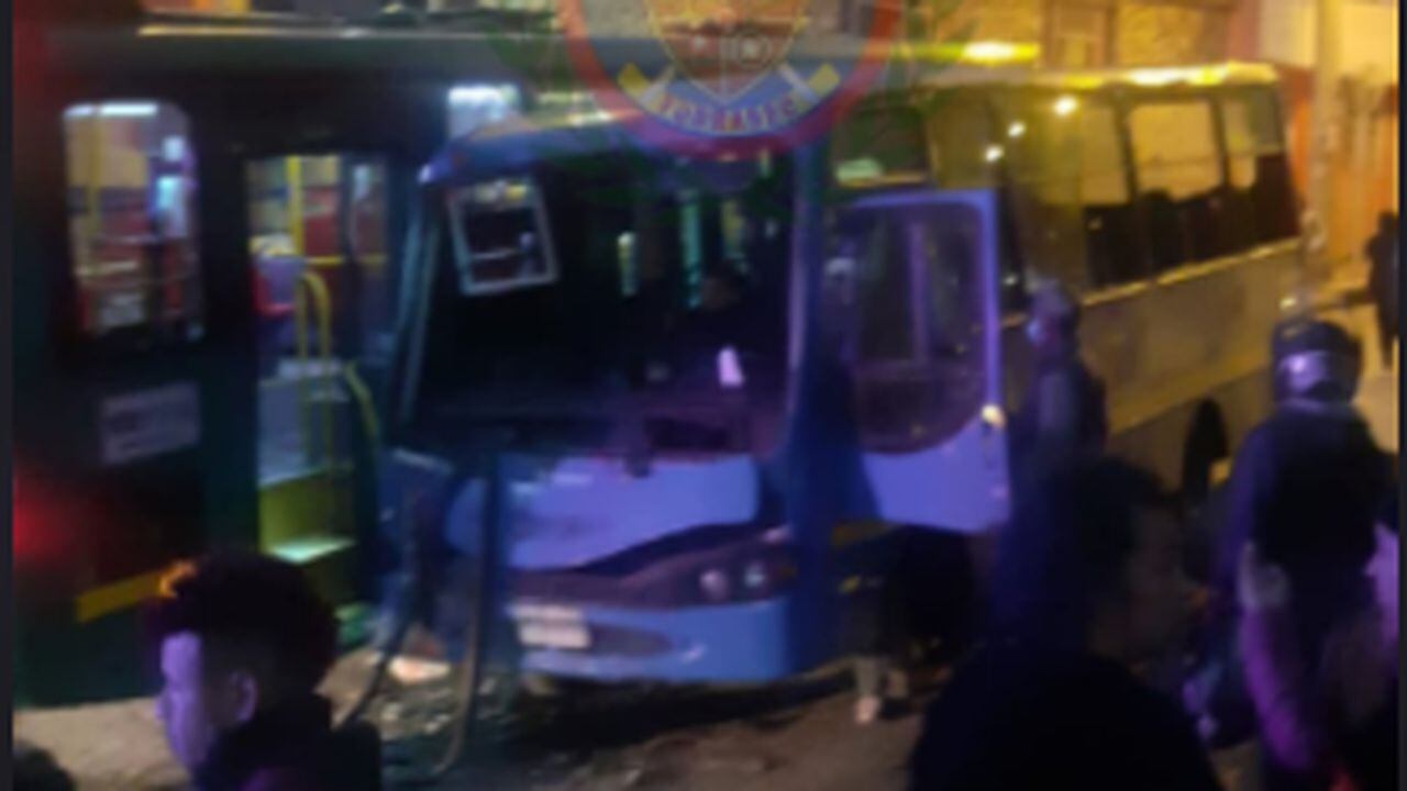 Un bus del Sitp chocó contra un alimentador en el barrio Juan Pablo II, en Ciudad Bolívar.