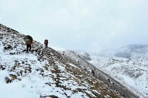 Dos escaladores, un estadounidense y un suizo, murieron en el Everest