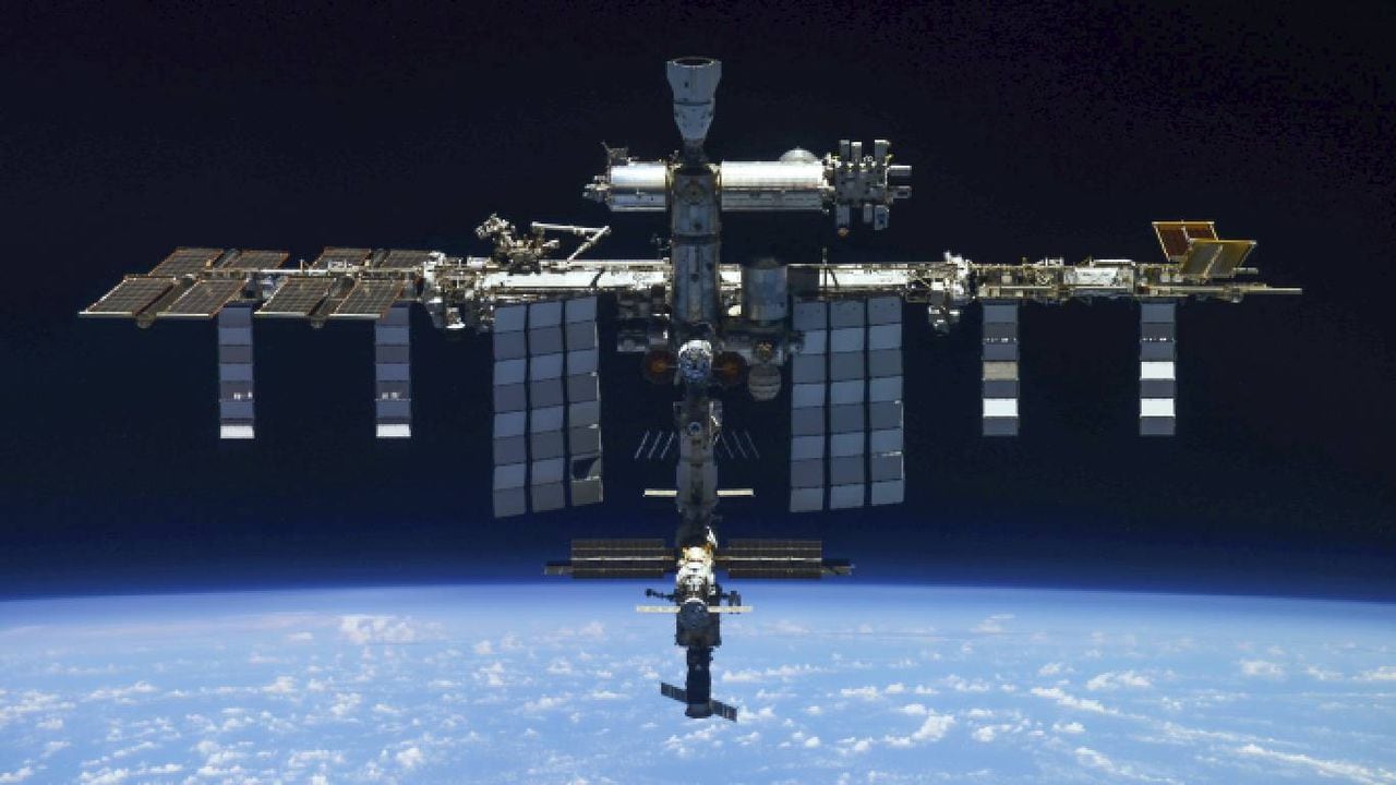 Fotografía provista por el servicio de prensa de la agencia espacial rusa Roscosmos de la Estación Espacial Internacional el 30 de marzo de 2022. La fotografía fue tomada por la tripulación de una nave espacial rusa Soyuz MS-19. Foto: Servicio de prensa de la agencia espacial Roscosmos vía AP.