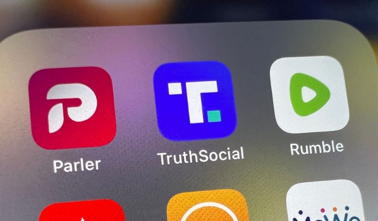Donald Trump tuvo que crear su propia red social llamada Truth Social, debido a la suspensión de sus cuentas en Twitter y Facebook