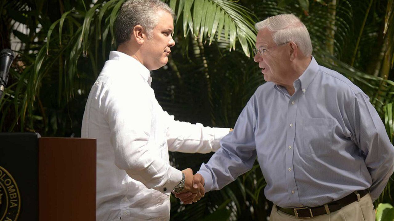 El presidente Iván Duque junto al senador Bob Menéndez durante una reunión sostenida en Cartagena en 2019.