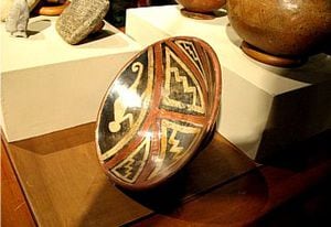 Ollas, platos, vasijas, figurinas de cerámica, piezas de orfebrería y esmeraldas talladas hacen parte del baluarte arqueológico que regresó al país.