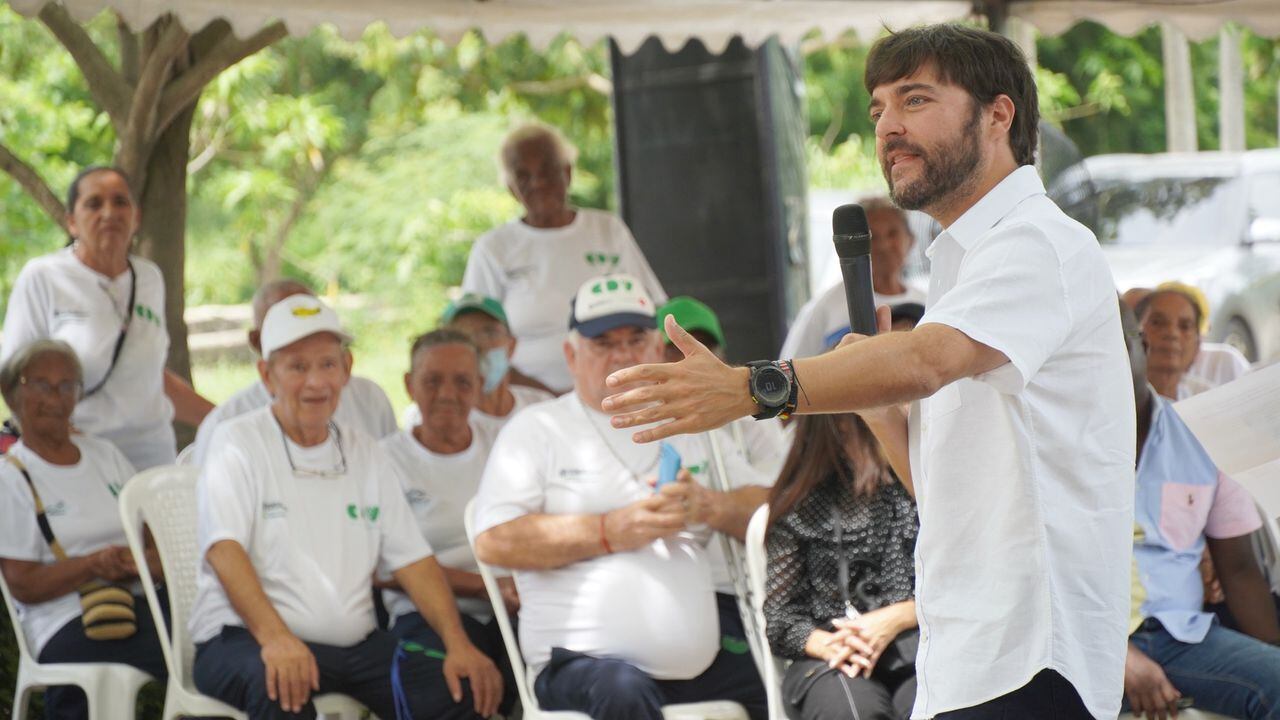 El alcalde abrió el nuevo centro de Vida en Villas de San Pablo