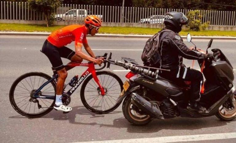 El ciclista colombiano sigue dando de qué hablar en redes sociales.