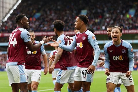 BIRMINGHAM, ENGLAND - SEPTEMBER 30: Jacob Ramsey of Aston Villa celebrates teammates after scoring the team's fifth goal during the Premier League match between Aston Villa and Brighton & Hove Albion at Villa Park on September 30, 2023 in Birmingham, England. (Photo by Nathan Stirk/Getty Images)