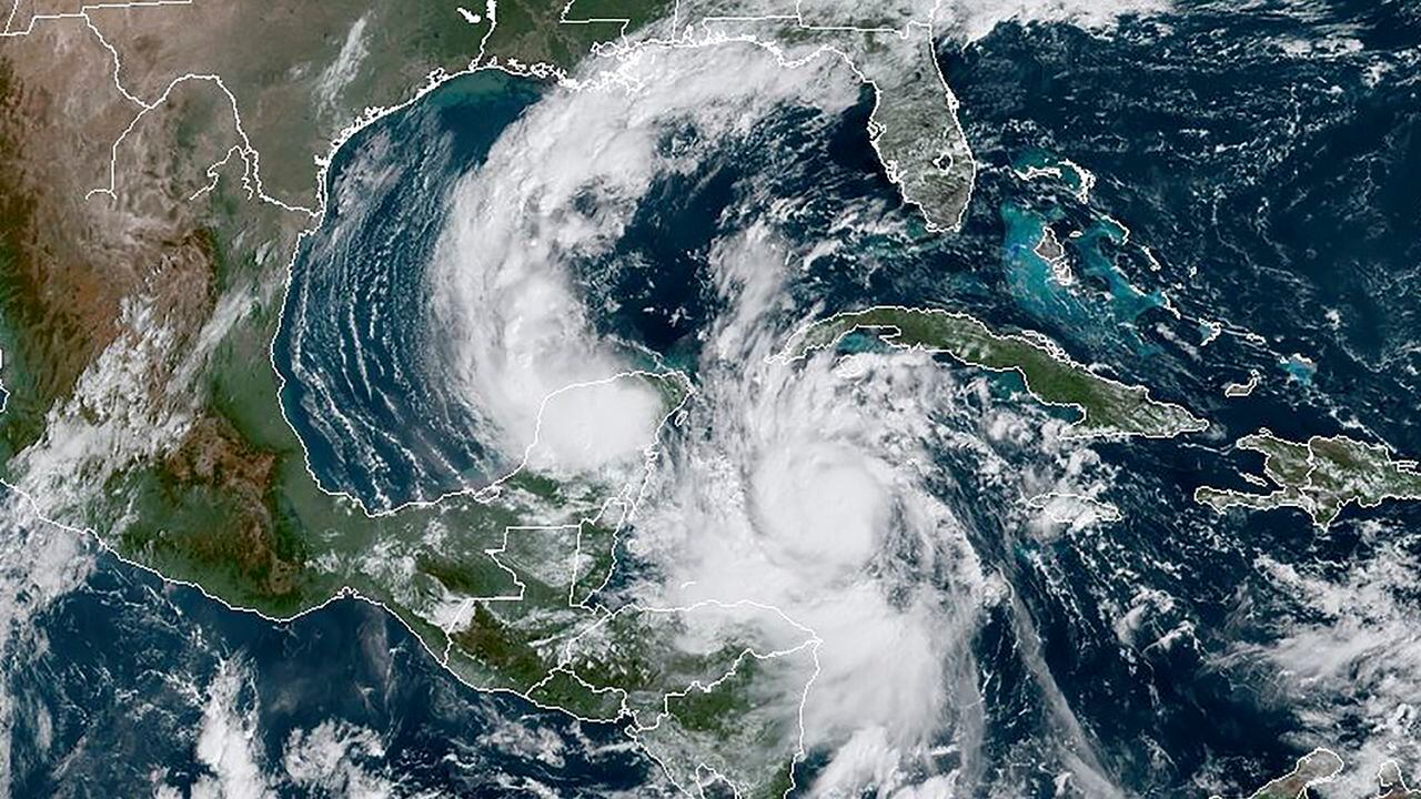 Imagen satelital del huracán Delta en su paso por el Caribe