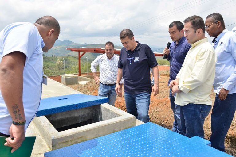 La CVC entrega obras de acueducto en el marco de la celebración del Día Mundial del Agua.