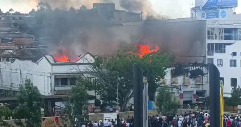 Incendio en locales comerciales de Rionegro, Antioquia.