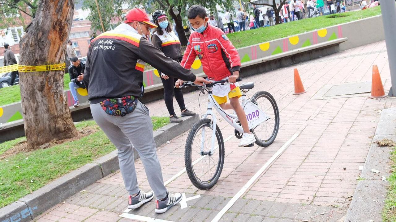 La Alcaldía de Bogotá abrió inscripciones para que más de 14.000 personas entre niños, jóvenes, adultos y adultos mayores se inscriban en actividades deportivas.