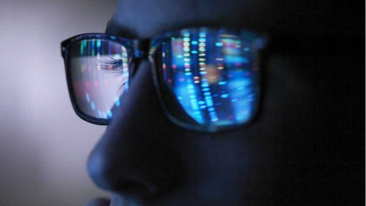 "Tenemos que desarrollar lentes muy amplios para ver la sociedad", dice el profesor Khanna. Foto: Getty Images-BBC