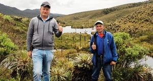 Jairo y Vidal aseguran tener el mejor trabajo del mundo: cuidar el páramo donde nace el río Bogotá, el alma de la sabana de los muiscas. La laguna del Valle es la primera en recibir las gotas cristalinas del río Funza o Bogotá.