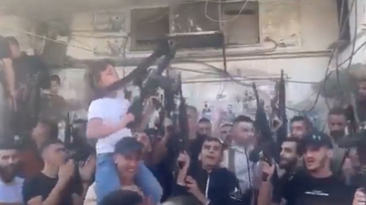 Palestinos en Cisjordania celebrando la infiltración de Hamás.