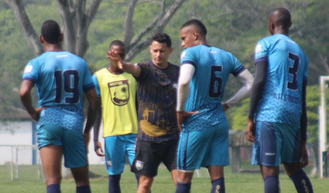 Gio Hernández fue otro entrenador que mencionó tema de "amaño" en el FPC.
