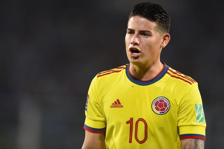 CORDOBA, ARGENTINA - FEBRUARY 01: James Rodríguez of Colombia reacts during a match between Argentina and Colombia as part of FIFA World Cup Qatar 2022 Qualifiers at Mario Alberto Kempes Stadium on February 01, 2022 in Cordoba, Argentina. (Photo by Marcelo Endelli/Getty Images)