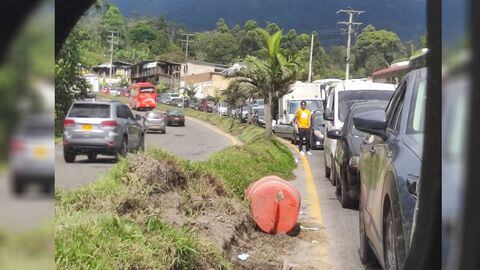 Las autoridades intentan llevar a un acuerdo para desbloquear el paso Bogotá - Girardot.