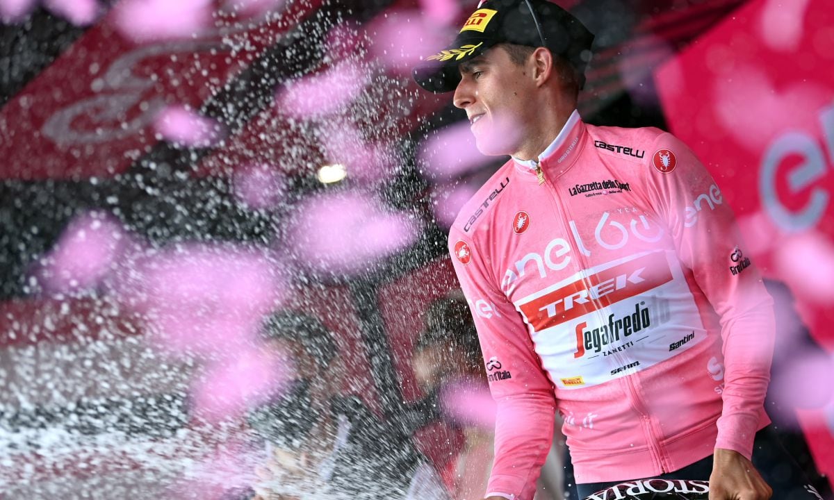 Juan Pedro Lopez of Spain celebrates his pink Jersey after the 187-kilometer 9th stage of the Giro D'Italia cycling race from Isernia to Mt. Blockhaus, in central Italy, Sunday, May 15, 2022. (AP/Gian Mattia D'Alberto/LaPresse)