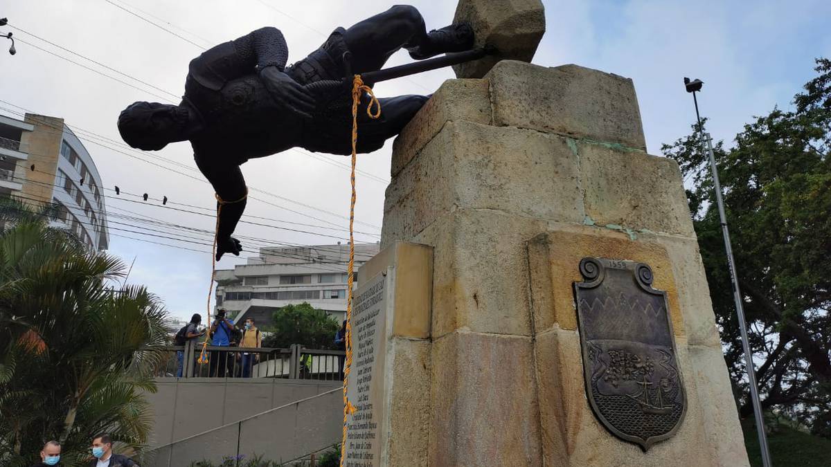 Video] Paro Nacional: indígenas derribaron la estatua de Sebastián de  Belalcázar en Cali