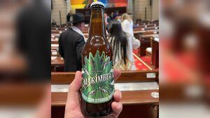 Marimbera es el nombre de la cerveza que llevó el representante Alejandro Ocampo