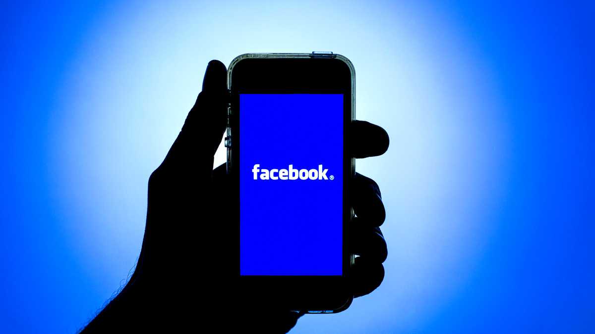 En esta ilustración fotográfica, la aplicación de Facebook que se ve en la pantalla de un teléfono inteligente.