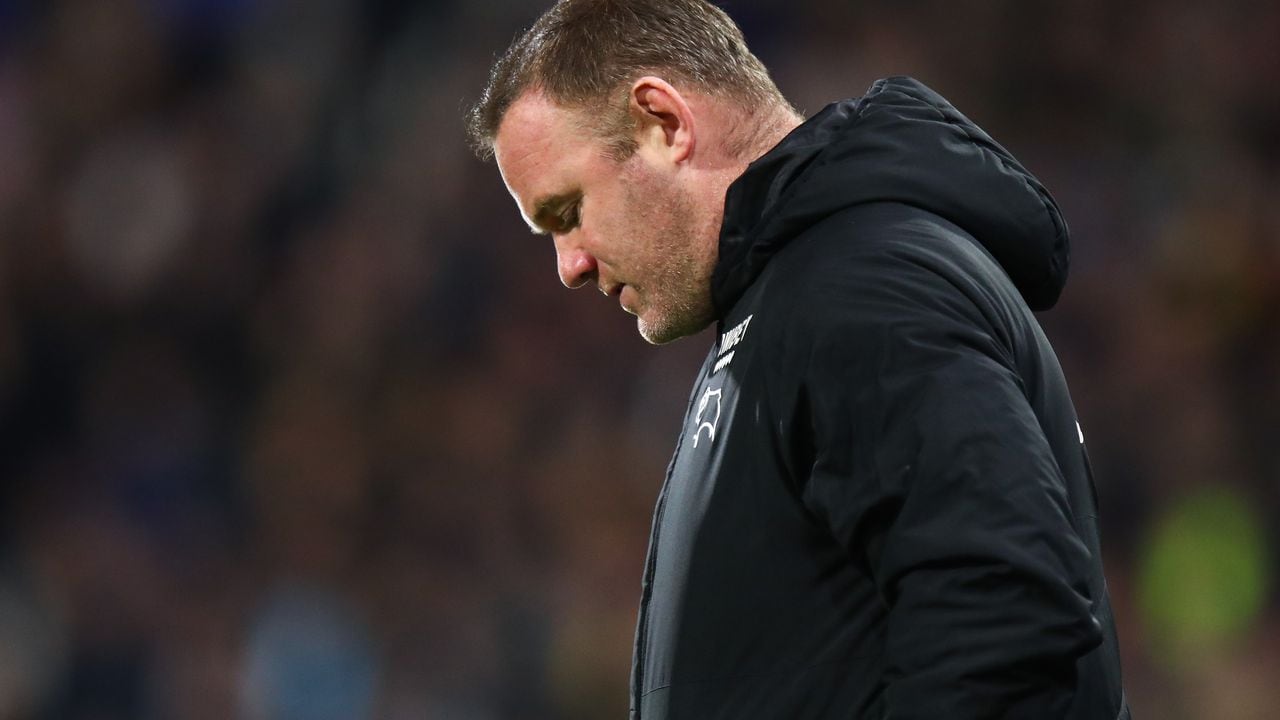 HUDDERSFIELD, ENGLAND - FEBRUARY 02: Wayne Rooney the head coach / manager of Derby County during the Sky Bet Championship match between Huddersfield Town and Derby County at Kirklees Stadium on February 2, 2022 in Huddersfield, England. (Photo by Robbie Jay Barratt - AMA/Getty Images)