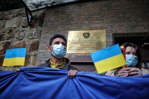 Protestas en la Embajada de Rusia en Bogotá, Ciudadanos de Ucrania. Foto Esteban Vega