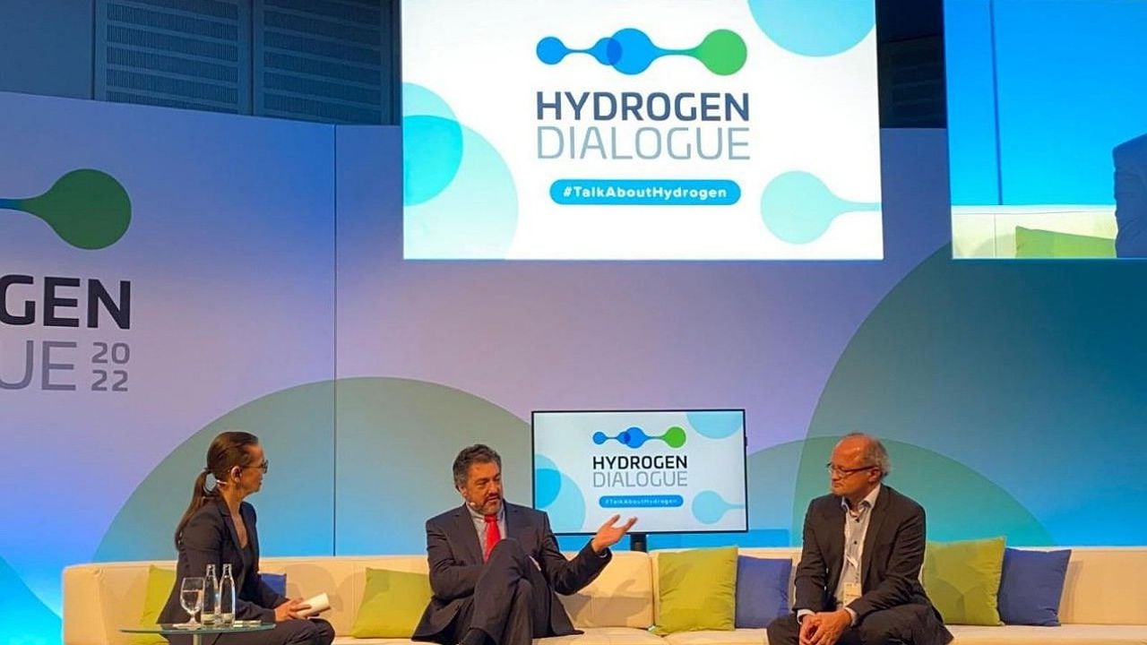 Juan Ricardo Ortega, presidente del Grupo Energía Bogotá (GEB), participó de un conversatorio con Peter Wasserscheid, director del Centro de Hidrógeno de Baviera, en Alemania, en desarrollo del ‘Diálogo del hidrógeno 2022′.