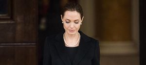 Para Angelina Jolie, el cáncer sigue provocando "un profundo sentimiento de indefensión". Por eso, aboga por priorizar el acceso de más mujeres a los test genéticos y tratamientos preventivos, "sea cual sea su situación financiera y el lugar donde vivan".