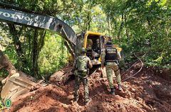 Autoridades de Colombia y Brasil destruyeron 16 dragas en el Amazonas.