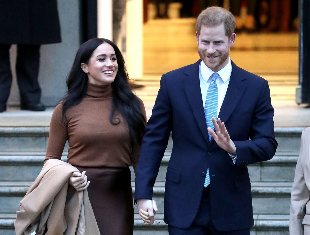 El príncipe Harry, duque de Sussex y Meghan, duquesa de Sussex salen de la casa de Canadá el 7 de enero de 2020 en Londres, Inglaterra.