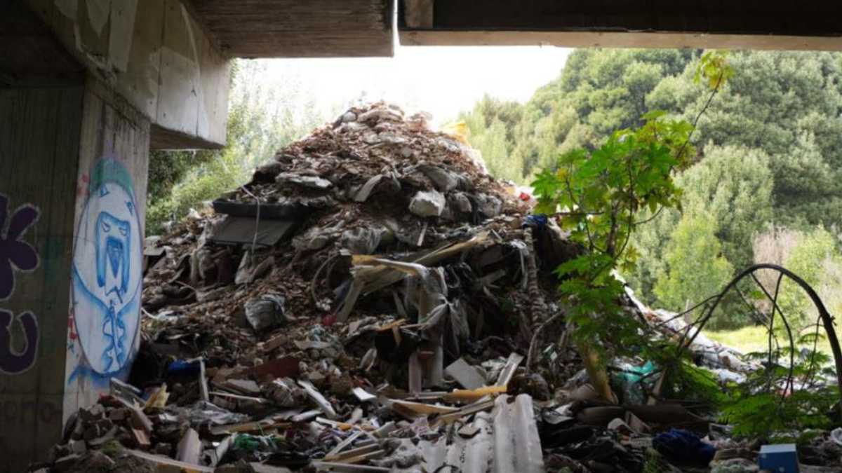 250 tonelada de basura y escombros fueron sacadas del humedal Tingua Azul en Bogotá.