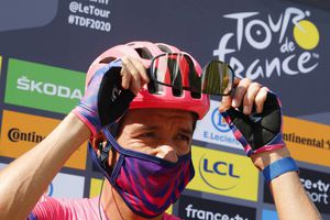 Rigoberto Urán en el Tour de Francia 2020.