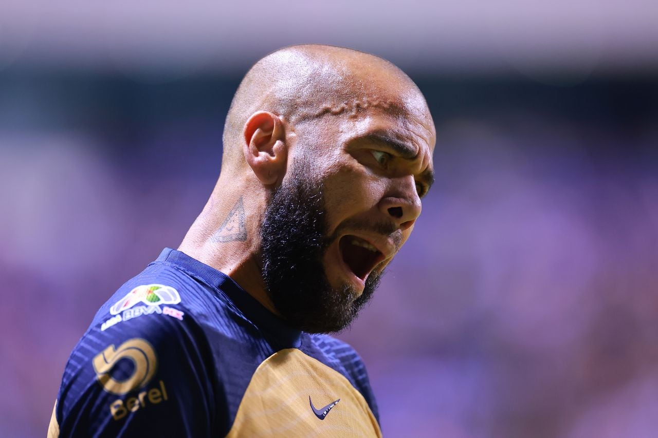 PUEBLA, MEXICO - SEPTEMBER 23: Dani Alves of Pumas reacts during the 7th round match between Puebla and Pumas UNAM as part of the Torneo Apertura 2022 Liga MX at Cuauhtemoc Stadium on September 23, 2022 in Puebla, Mexico. (Photo by Hector Vivas/Getty Images)
