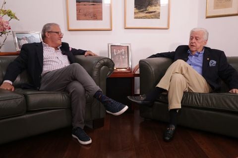 Vicente Borrero director de la Fundación Valle del Lili en etrevista con Diego Martínez Lloreda director de información de El País.