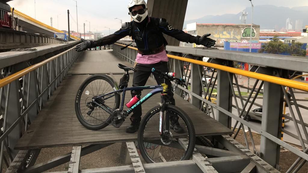 Otra vez, los puentes peatonales en Bogotá, víctimas de la delincuencia
