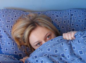 Quienes duermen mal, mucho o muy poco parecen tener más riesgo de demencia y predemencia.