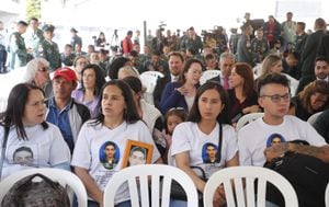 Acto de Excusas Públicas por los casos de ejecuciones extrajudiciales de las que fueron víctimas jóvenes residentes en Bogotá y Soacha. 
en la Plaza de Bolívar